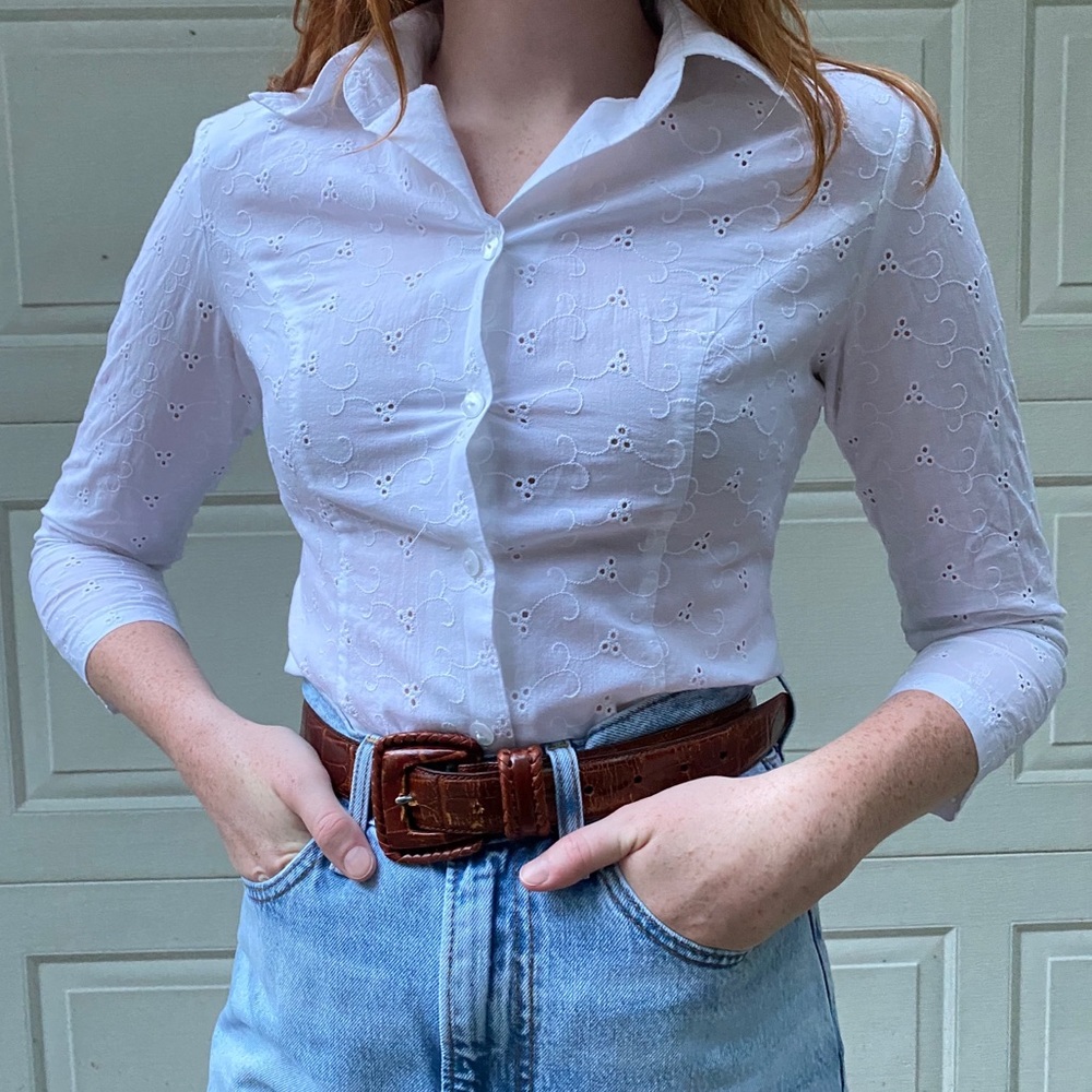 ☁️ SWEET LITTLE VINTAGE WHITE EYELET BUTTON UP 🕊